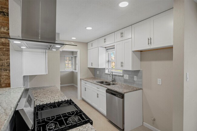 Foto del edificio - 1015 Rock Canyon Dr
