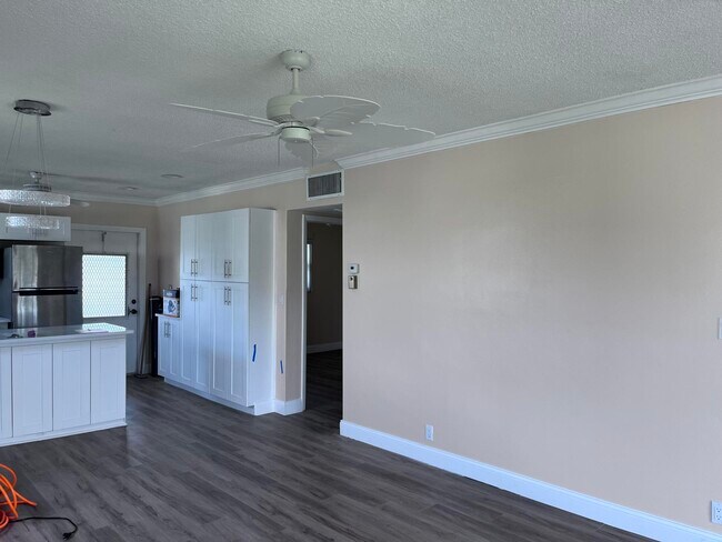 Foto del edificio - 251 S Golf Blvd