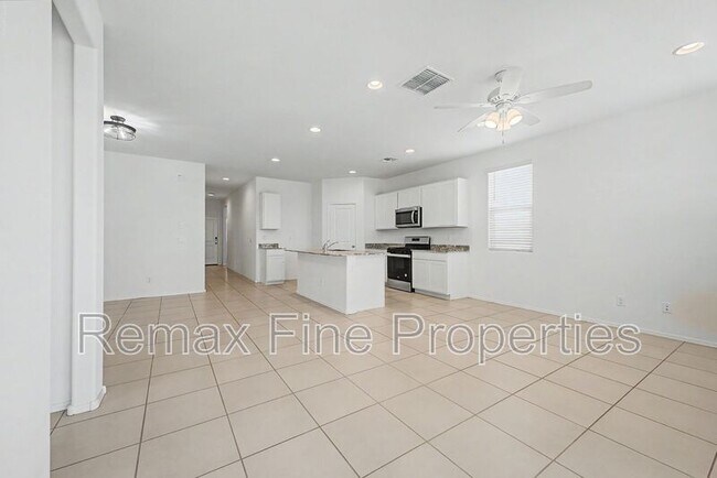 Building Photo - 15543 W Desert Hollow Dr