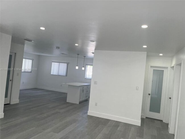 Building Photo - 7113 SW 21st St