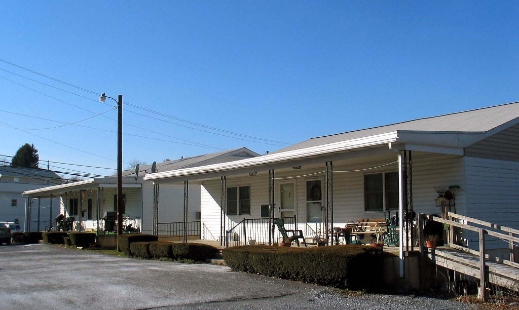 Building Photo - 6671 - 6691 Evelyn St