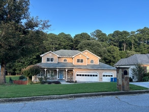 Building Photo - 2068 Lakewood Cir SW