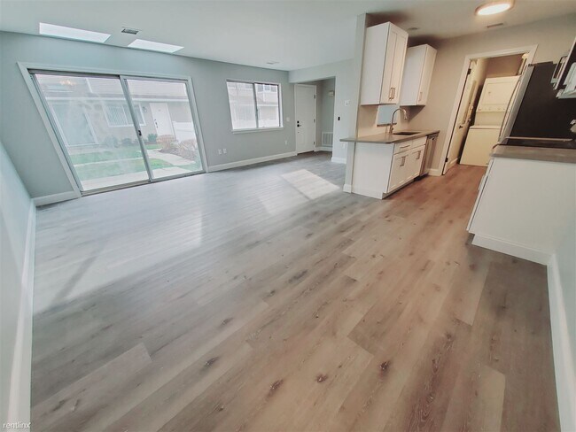 Foto del edificio - 1 br, 1 bath Condo - 1900 Summer St Unit 5