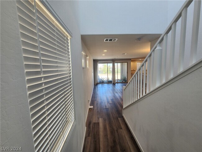 Building Photo - 12365 Harbor Isle Ave