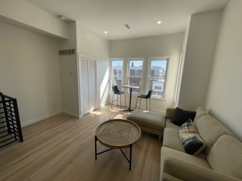 Primary Photo - 561 W Fisher Ave