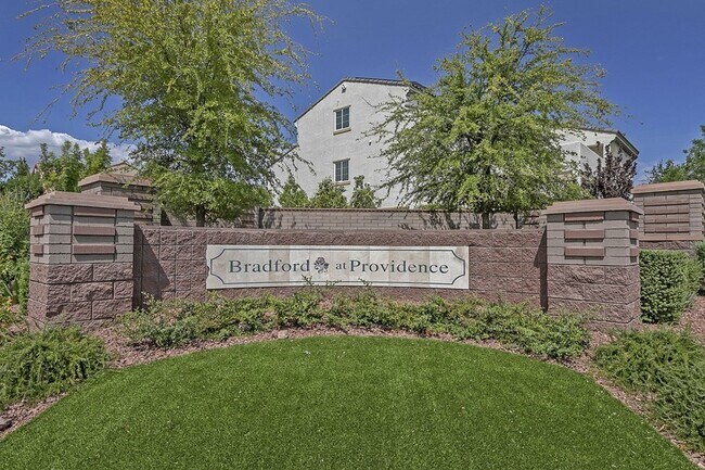 Foto del edificio - Providence Home with 2 Story Master Bedroom