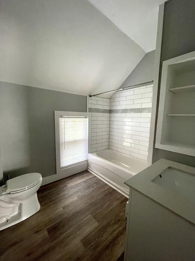 Building Photo - 31 Clayton Ave