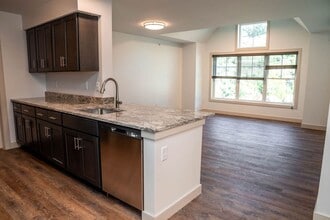 Building Photo - 336 Roosevelt Dr