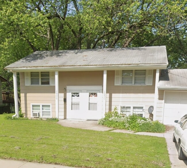 Building Photo - 2900 SE 10th St