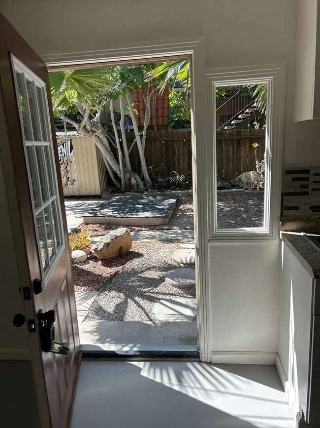 Foto del edificio - Available Now! Small Studio House
