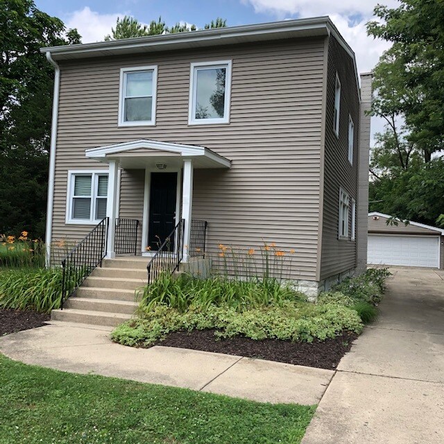 Primary Photo - 35W534 Fox River Dr
