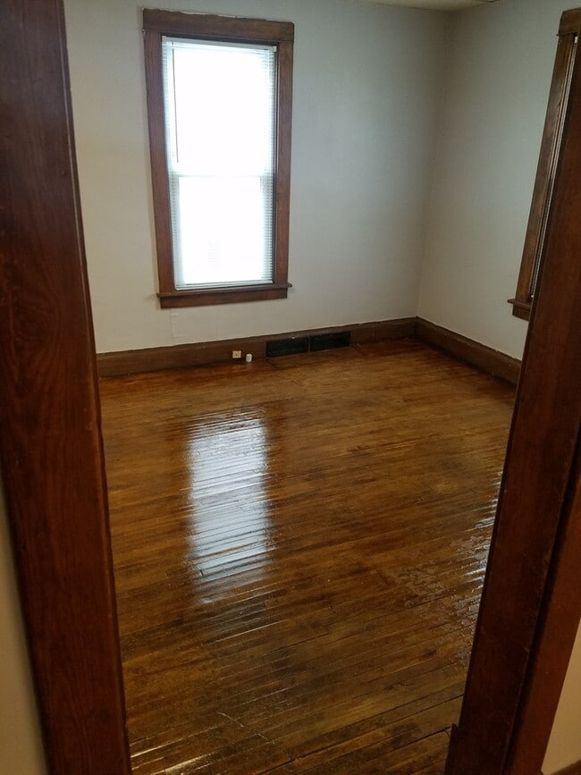 Building Photo - 1002 Burr