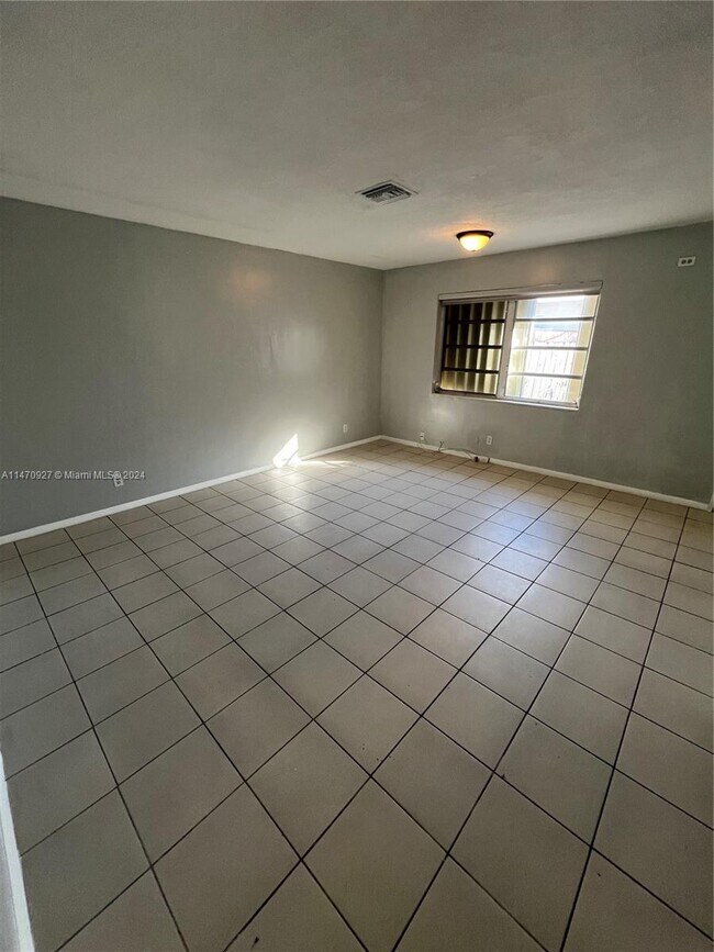 Foto del edificio - 5891 NE 18th Ave