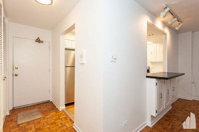 Foto del edificio - 4334 N Clarendon Ave