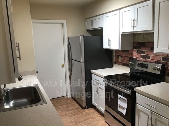Building Photo - 7024 Chaucer Ln