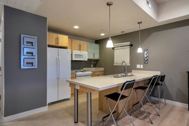 Building Photo - Secure + Trendy Salt Lake City Condo at a ...