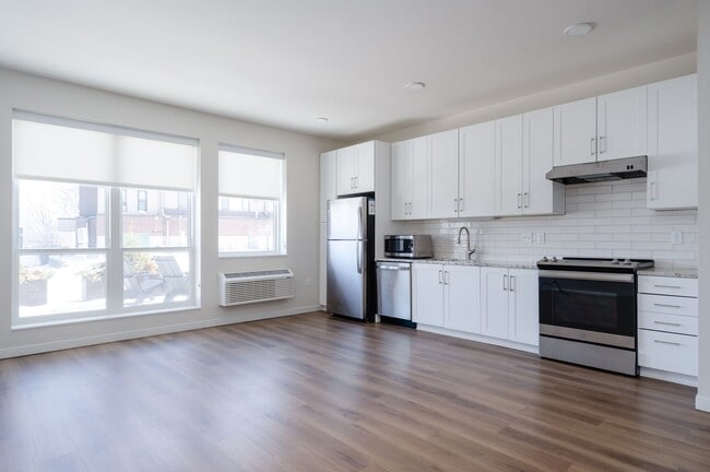 Interior Photo - CR Crossing