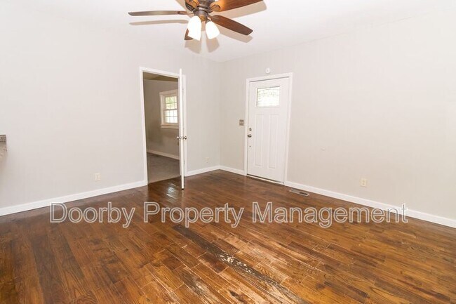 Foto del edificio - 3498 Crompton St