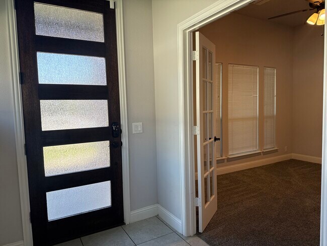 Building Photo - 1332 Fox Gln Trl