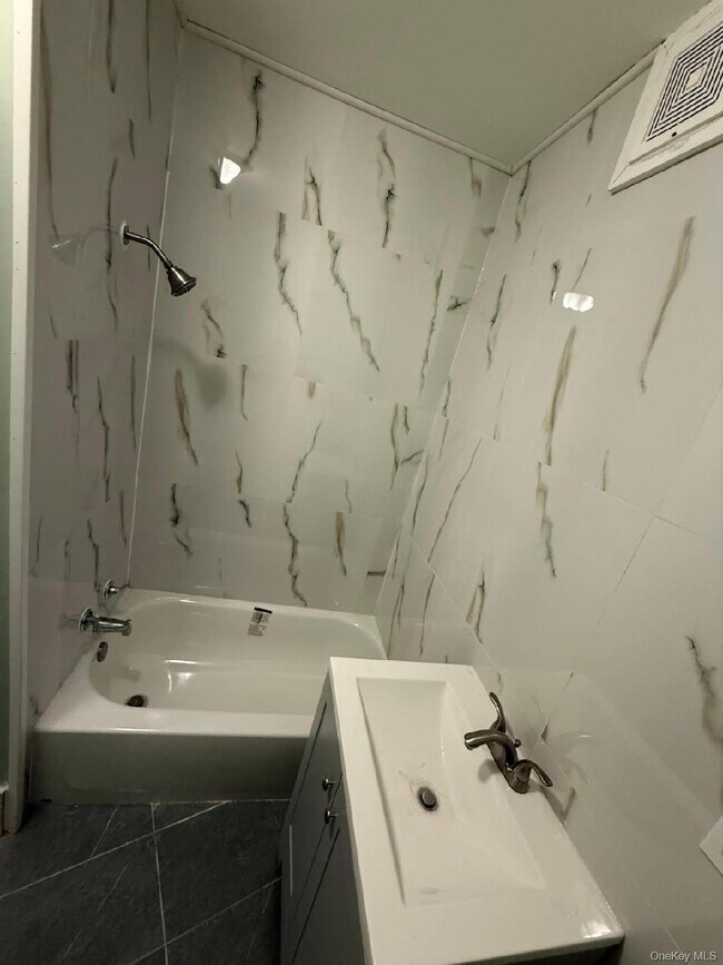 Foto del edificio - 10 Church Ave