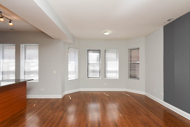 Building Photo - 7528 N Seeley Ave