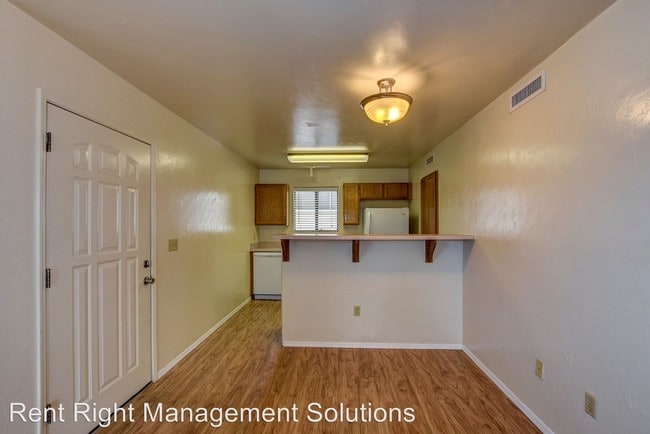Building Photo - 705 S Montezuma St
