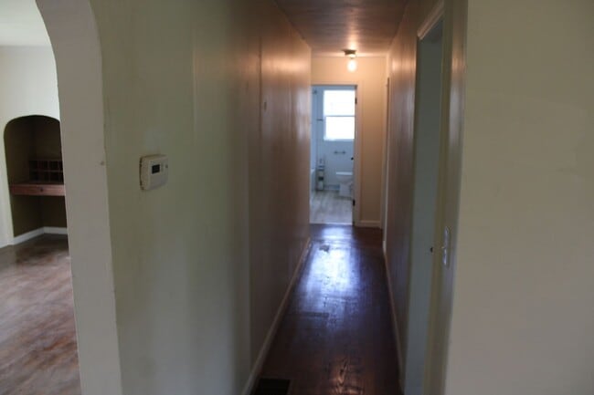 Building Photo - Remodeled House East of Manhattan