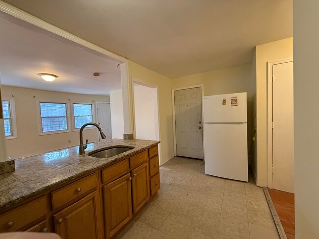 Building Photo - 20 Dales Ave