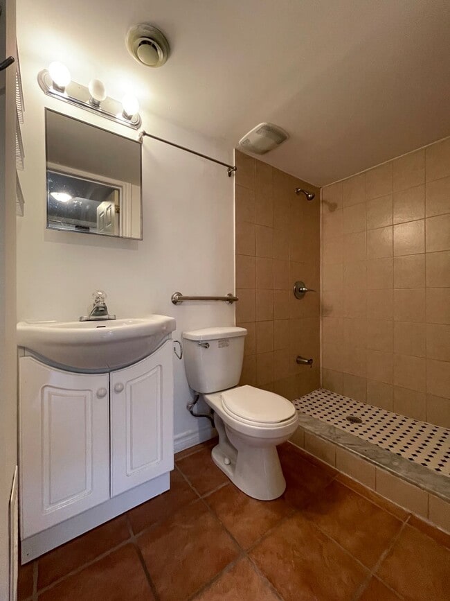 Building Photo - 169 Clair Rd W