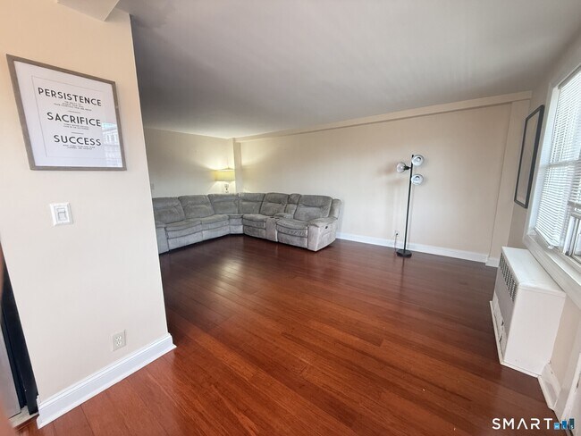 Foto del edificio - 700 Summer St