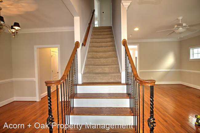 Building Photo - 4 br, 3.5 bath House - 1125 N Blount St