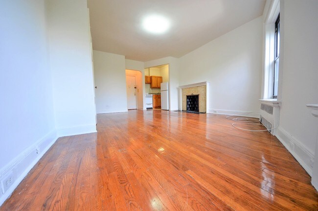 Building Photo - 104 Riverside Dr