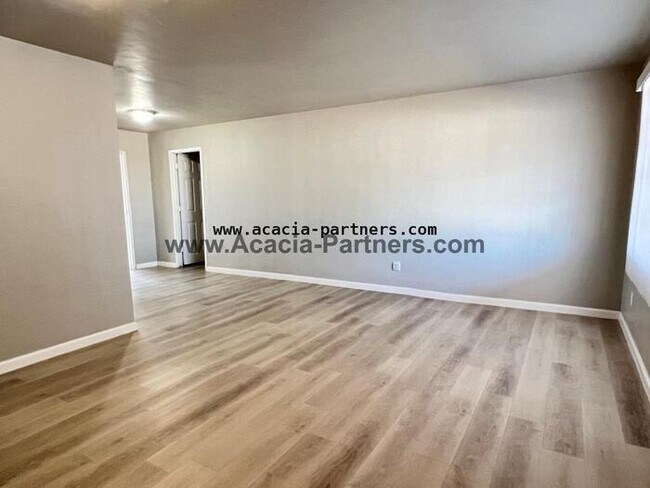 Foto del edificio - Four Bedroom Home in Silverbell Terrace