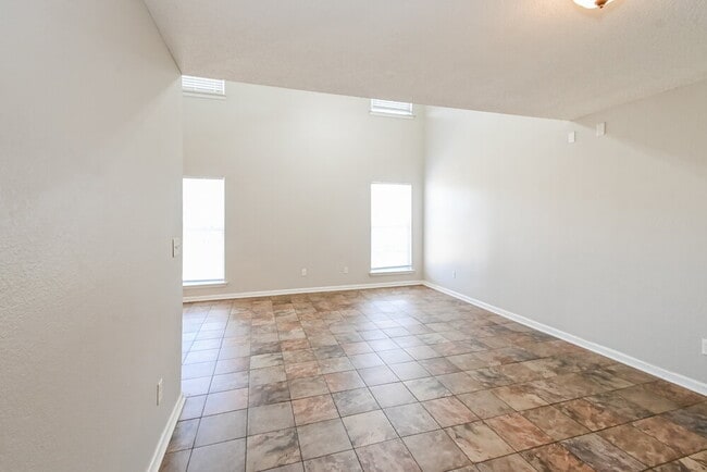 Foto del edificio - 7292 Green Ash Dr