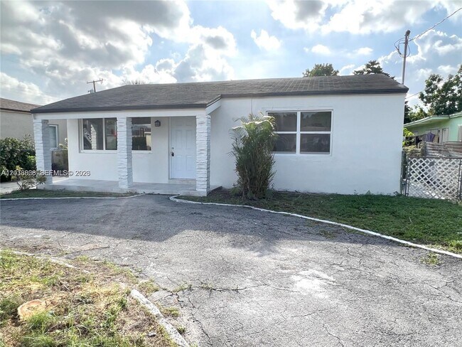 Building Photo - 31 SW 67th Ct