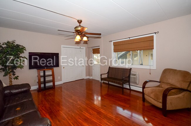 Building Photo - Recently Renovated 1 BDR (ZRG)