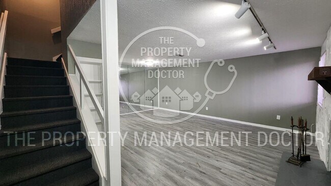 Foto del edificio - 4BR/2.5BA Tampa Home | Dual Kitchen Areas, Private Bedroom & Fresh Updates