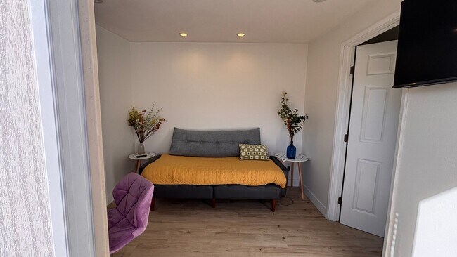 Foto del edificio - Charming 1 bed/1 bath ADU Studio in Upper Seaside