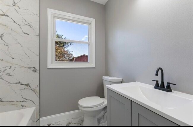 Foto del edificio - 3240 Hero Dr