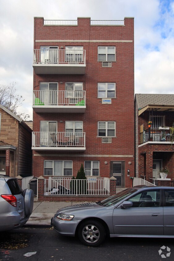 Foto principal - 30-22 32nd St