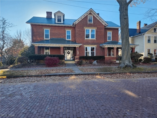 Building Photo - 501 5th St