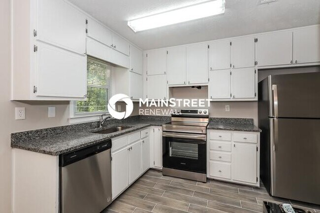Foto del edificio - 3 Bedroom Pet-Friendly Home in FAIRBURN, GA with Main Street Renewal