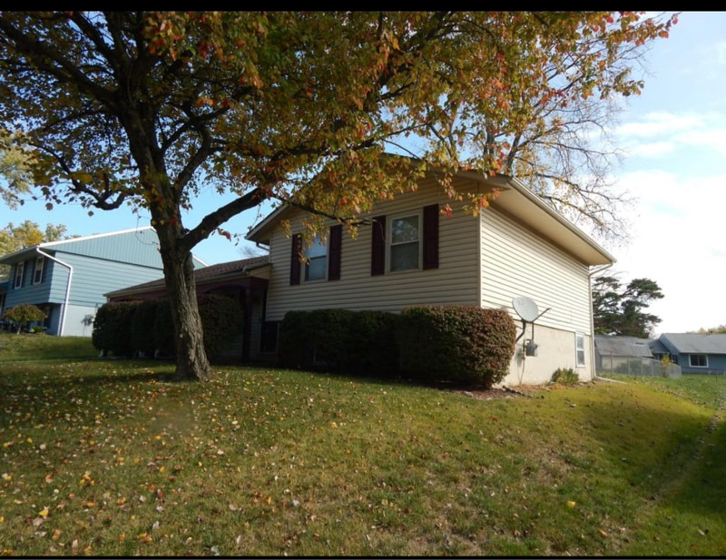 Building Photo - 210 Teakwood Ln