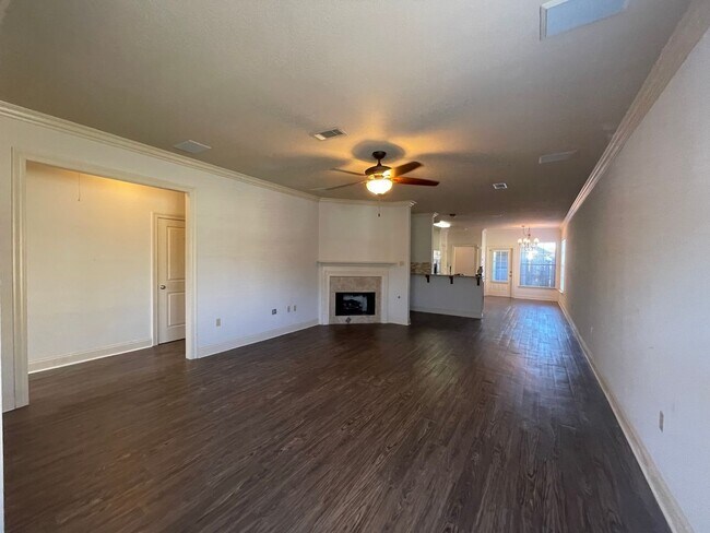 Foto del edificio - Spacious 3 Bedroom Condo in a Gated Community