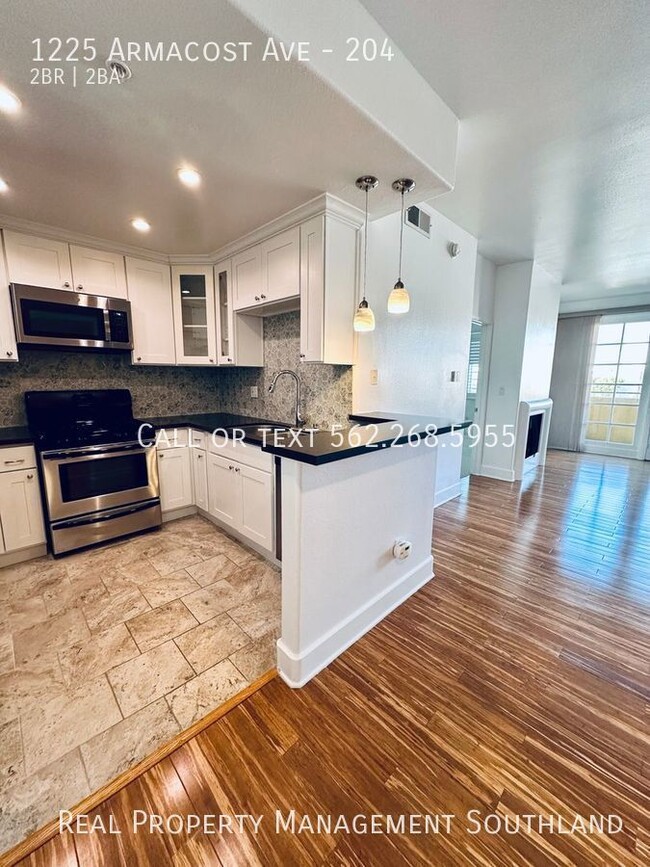 Building Photo - Spacious Two Bed Two Bath gated Condo in LA