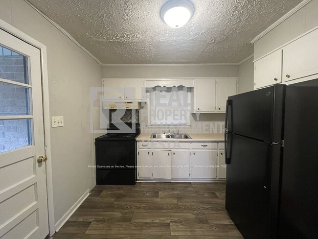 Building Photo - Three Bedroom Home in East Macon