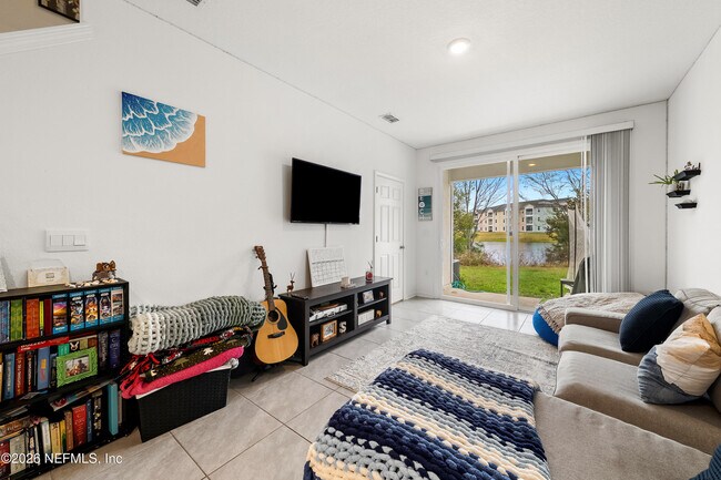 Building Photo - 8415 Zenith Cir