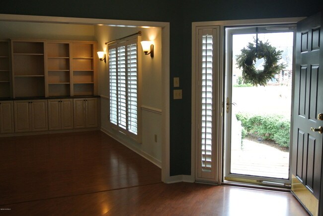 Building Photo - 103 Opal Ct