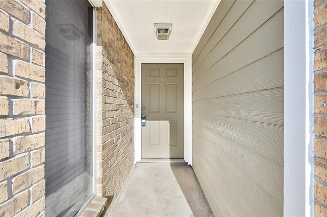 Building Photo - 4426 Jamaica Ln
