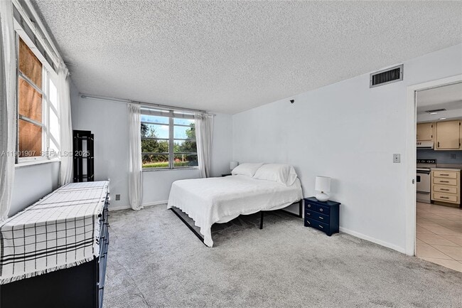 Building Photo - 3001 W Rolling Hills Cir